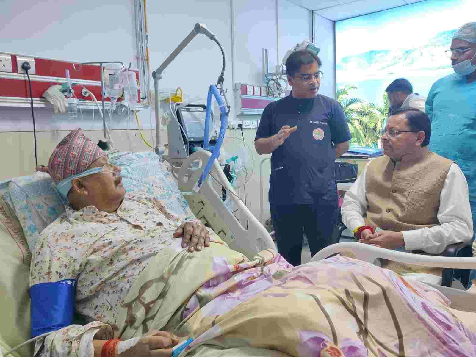 बिग ब्रेकिंग:- मुख्यमंत्री धामी ने एम्स ऋषिकेश पहुंचकर कैबिनेट मंत्री सतपाल महाराज के स्वास्थ्य की जानकारी ली