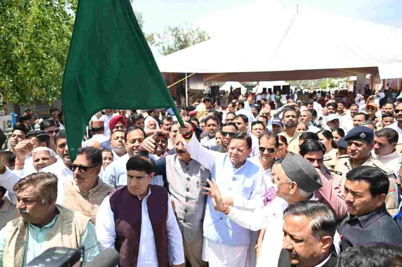 बिग ब्रेकिंग:- मुख्यमंत्री पुष्कर सिंह धामी ने ऋषिकेश से चार धाम जाने वाली बसों को हरी झंडी दिखाकर किया रवाना