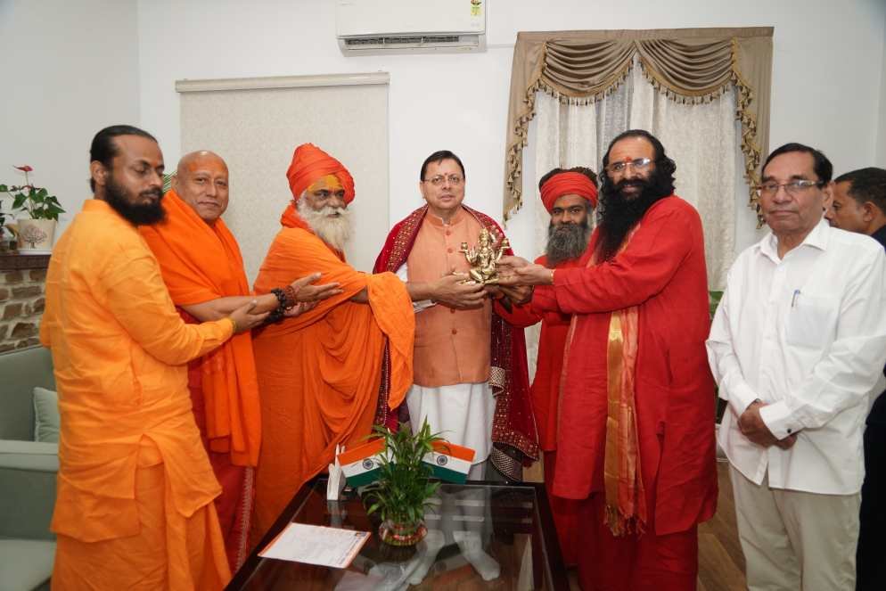 बिग ब्रेकिंग:- मुख्यमंत्री पुष्कर सिंह धामी से साधु-संतों के प्रतिनिधिमंडल ने की भेंट